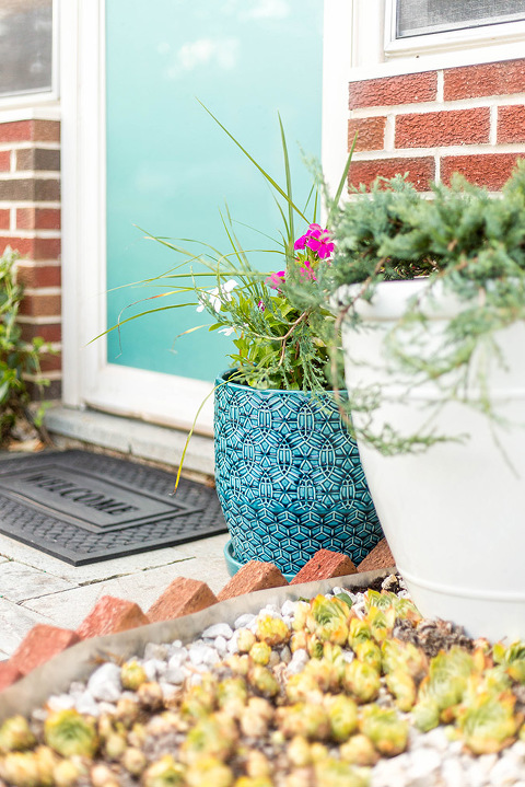 How To Update A Storm Door With Teal Window Film | dreamgreendiy.com + @designyourwall