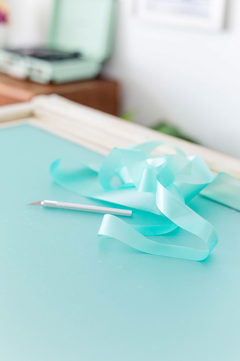 How To Update A Storm Door With Teal Window Film | dreamgreendiy.com + @designyourwall