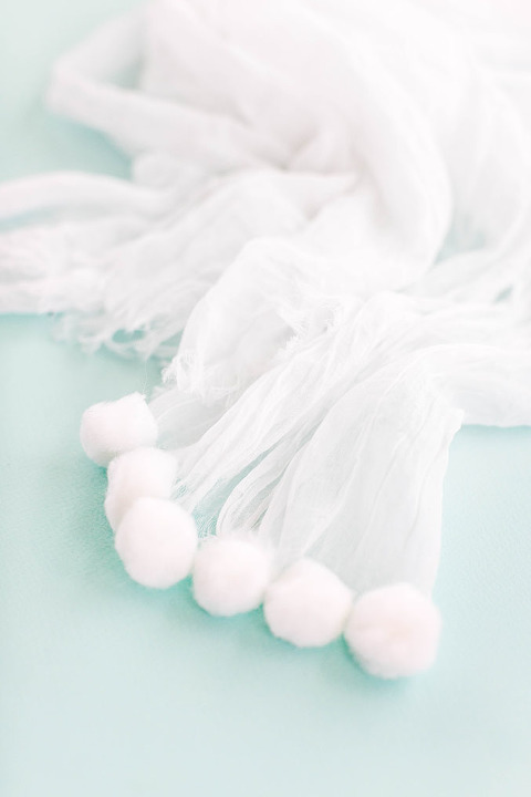 White pom deals pom scarf