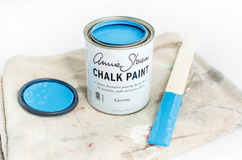 DIY Hand-Painted Chalk Paint Mud Cloth Pillow | dreamgreendiy.com + @unfolded_