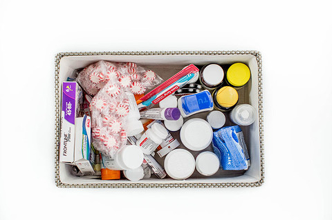 How To Make DIY Labeled Medicine Storage Drawers | dreamgreendiy.com