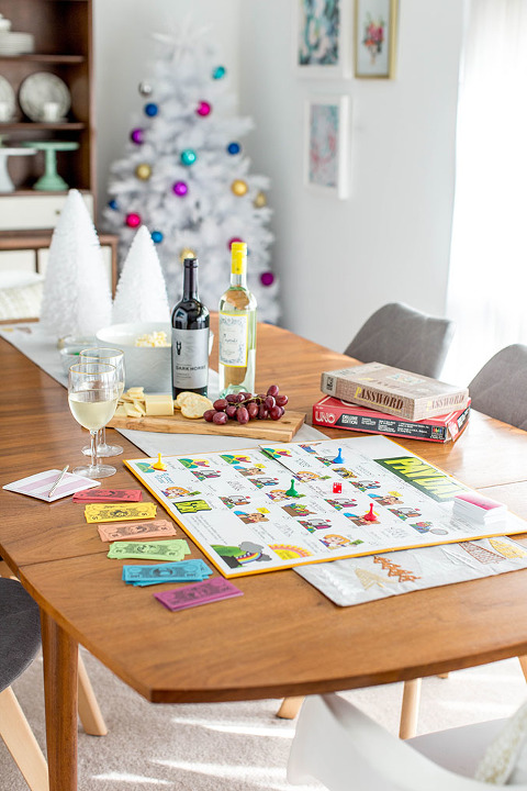 How To Host A Holiday Game Night Gathering | dreamgreendiy.com + @dhpfurniture