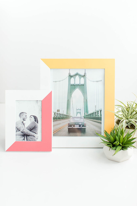 DIY Two-Tone Painted Picture Frame Makeover | dreamgreendiy.com + @scotchblue #ad #PrepPaintPull