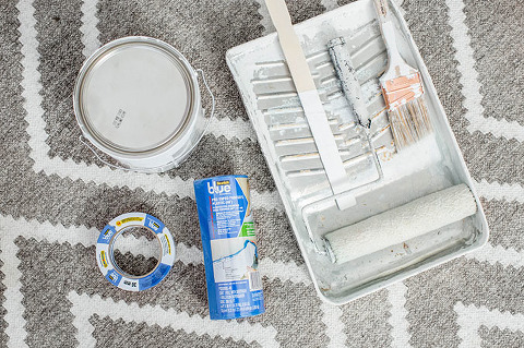 How To Properly Paint A Tight Space (Like A Closet!) | dreamgreendiy.com + @scotchblue #ad #PrepPaintPull