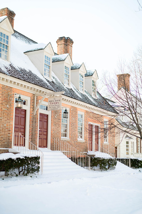 A Winter Walk Through @colonialwmsburg | dreamgreendiy.com