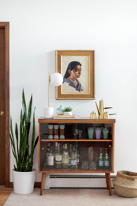 Investeren Verpletteren Intentie Thrift Store Score: A Retro Bar Cabinet & Portrait - Dream Green DIY