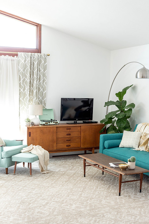 How To Makeover Your Living Room With New Art | dreamgreendiy.com + @Minted