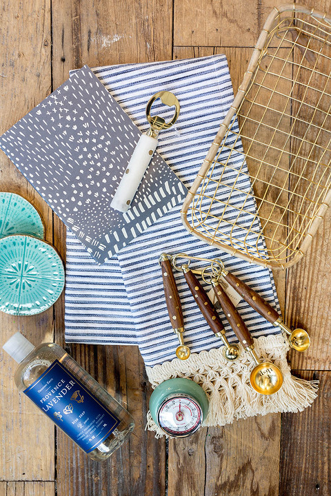 How To Curate A Housewarming Gift Box They Will ACTUALLY Appreciate | dreamgreendiy.com