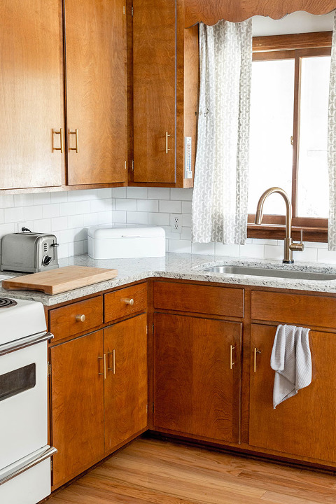 Brand New Brass Hardware In Our Mid-Century Kitchen - Dream Green DIY