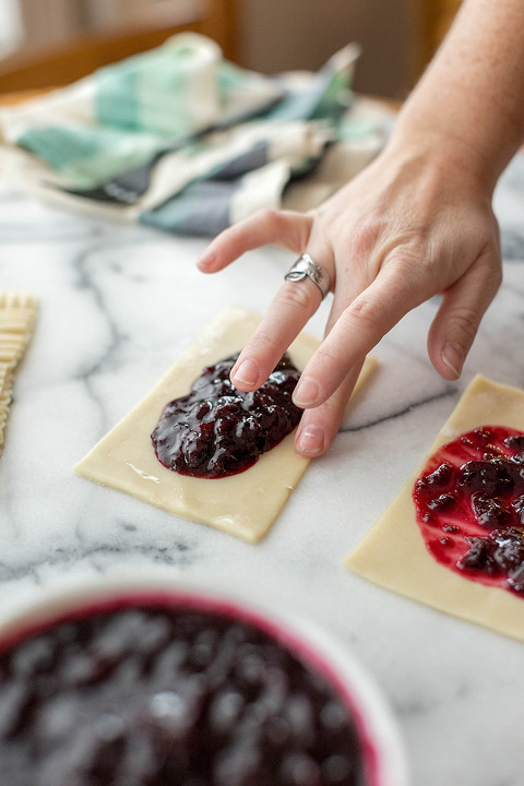 A Recipe For Homemade Mixed Berry Pop Tarts | dreamgreendiy.com
