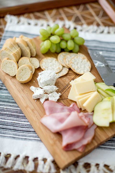 The Perfect At-Home Cheese Board & Wine Tasting | dreamgreendiy.com + @pmallgifts #ad #pmallgifts #personalizationmall
