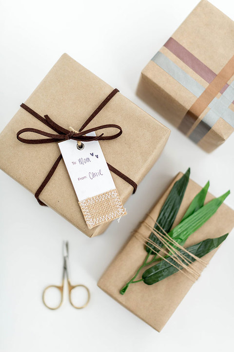 3 DIY Minimalist Wrapping Methods To Try | dreamgreendiy.com + @orientaltrading