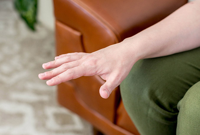 wrist pain when lifing heavy objects