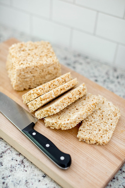 A Recipe For Rice Krispies Treat S'mores | dreamgreendiy.com + @Duraflame #ad #duraflame