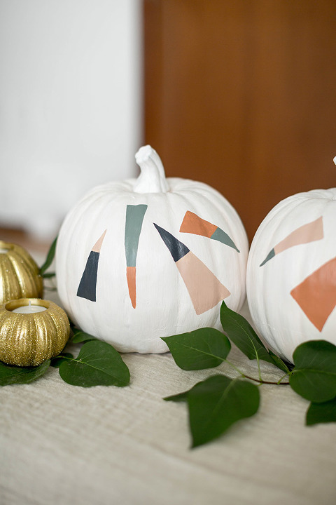 DIY Painted Dashes Halloween Pumpkin | dreamgreendiy.com + @orientaltrading