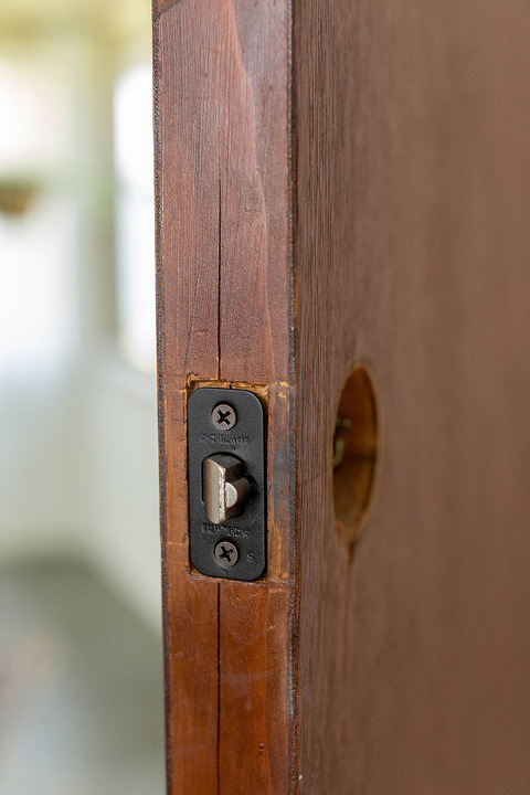 How To Install An Electronic Door Handle | dreamgreendiy.com + @SchlageLocks #ad #Keyless