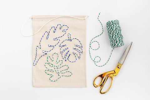 DIY Leafy Baker's Twine Banner | dreamgreendiy.com + @orientaltrading