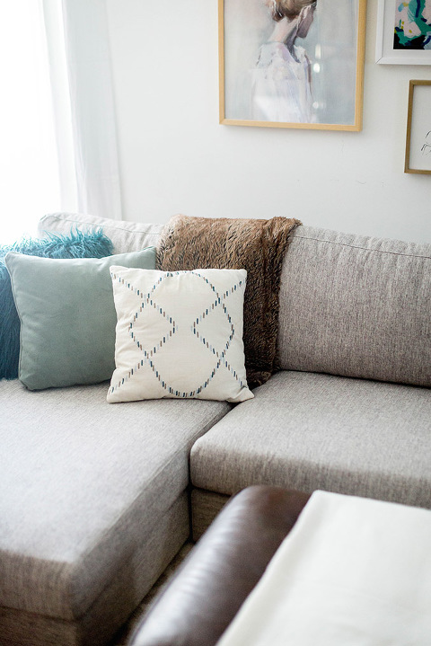 How To Style A Sectional Sofa | dreamgreendiy.com + @InteriorDefine