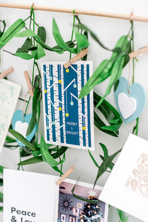 DIY Leafy Holiday Card Holder | dreamgreendiy.com + @orientaltrading