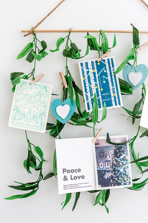 DIY Leafy Holiday Card Holder | dreamgreendiy.com + @orientaltrading