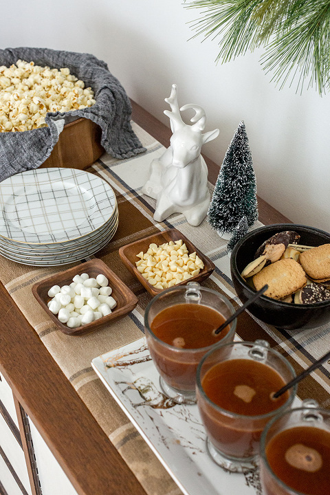 How To Style A Christmas Hot Chocolate Bar - Dream Green DIY