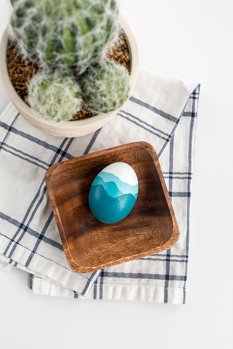 DIY Painted Blue Ridge Mountains Easter Egg | dreamgreendiy.com + @FoodNetwork