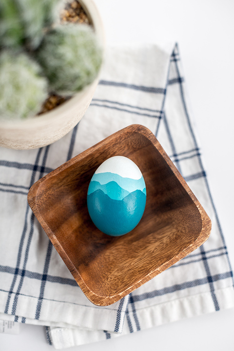 DIY Painted Blue Ridge Mountains Easter Egg | dreamgreendiy.com + @FoodNetwork