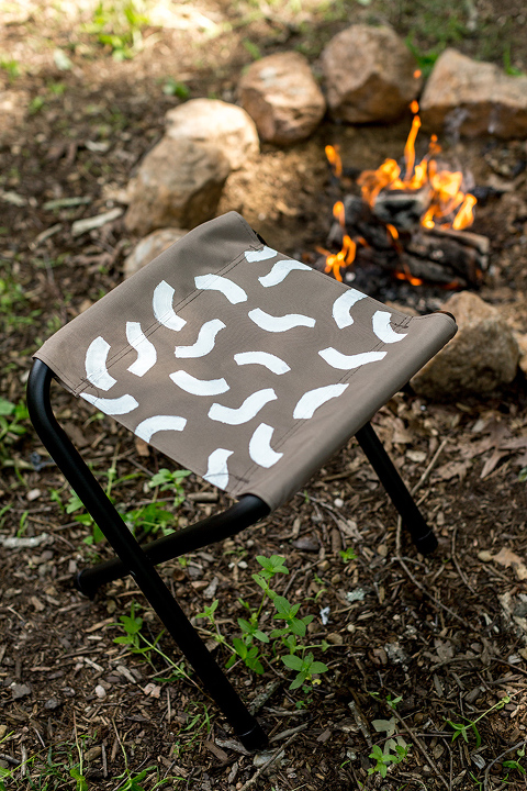 DIY Potato Stamped Campfire Stools | dreamgreendiy.com + @duraflame #ad