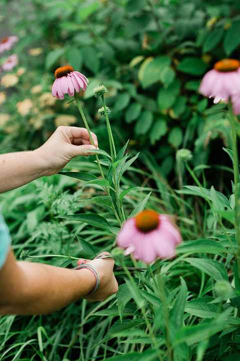 How To Make A Foraged Flower Arrangement