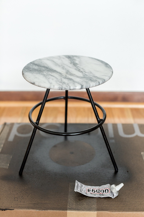 How To Turn A Vintage Stool Into A Plant Stand | dreamgreendiy.com + #offerup #ad