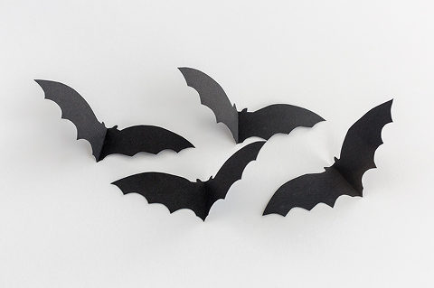 DIY Bat Branch Halloween Centerpiece Décor