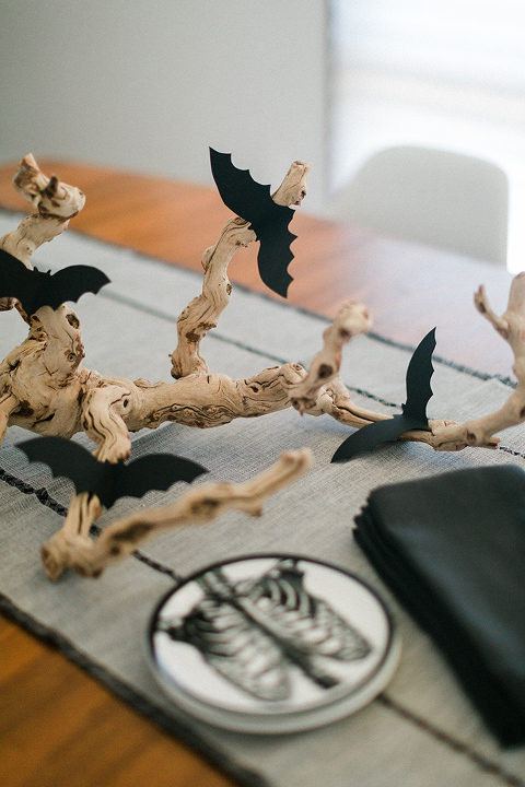 DIY Bat Branch Halloween Centerpiece Décor