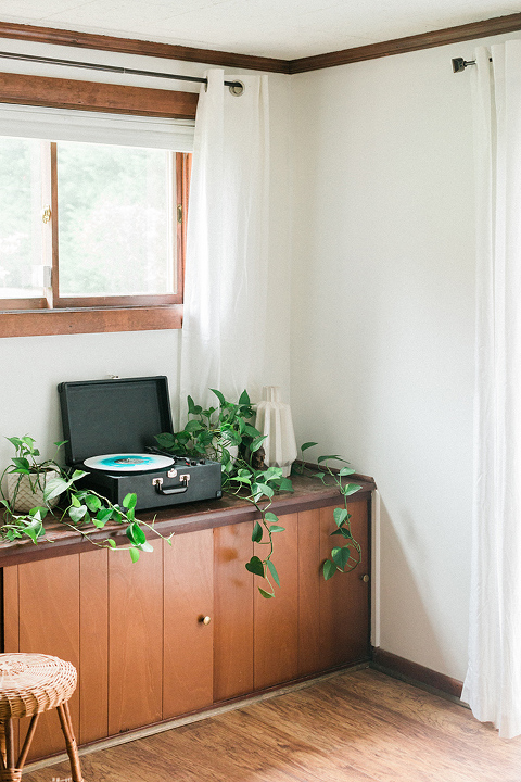 DIY Vinyl Records Shelf Display