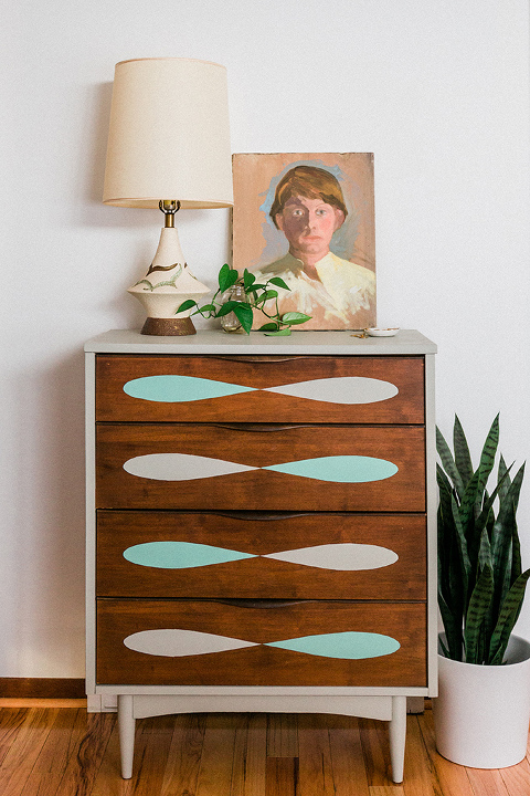 DIY Mid-Century Dresser Makeover Using Chalk Decorative Paint | dreamgreendiy.com + @behrpaint #ad