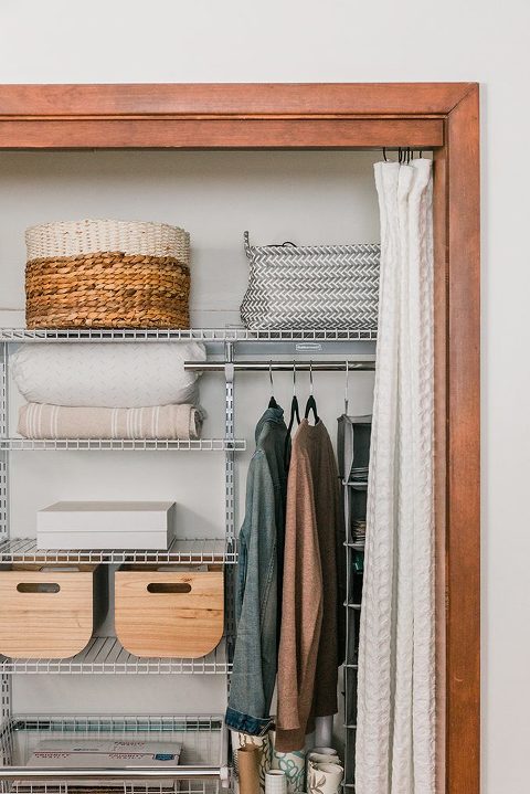 How To Upgrade Your Guest Room Closet | dreamgreendiy.com + @Rubbermaid @Lowes #AD #FastTrackCloset