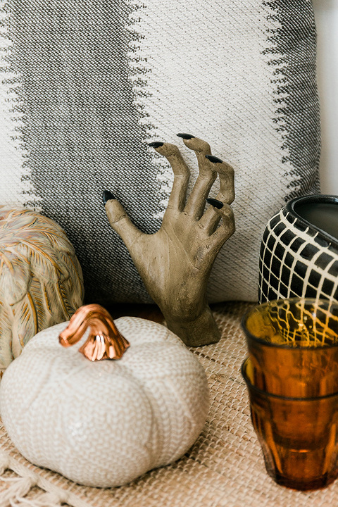 DIY Halloween (aka "Falloween") Décor Tips | dreamgreendiy.com + @TuesdayMorning #TuesdayMorningFinds #ad