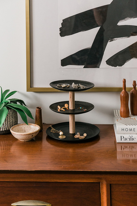 Turn Plates into DIY Jewelry Stands