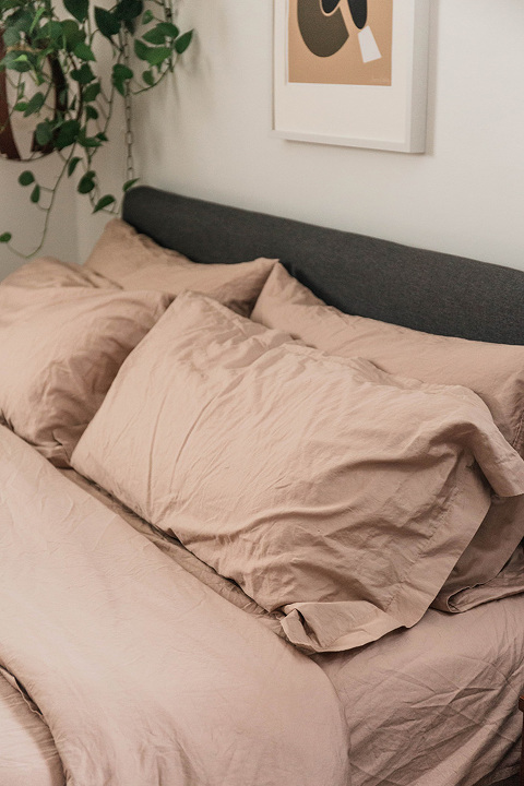 A Cozy Holiday Bedding Upgrade | dreamgreendiy.com + @solorganix #ad