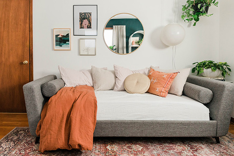 How to Style a Daybed with Pillows