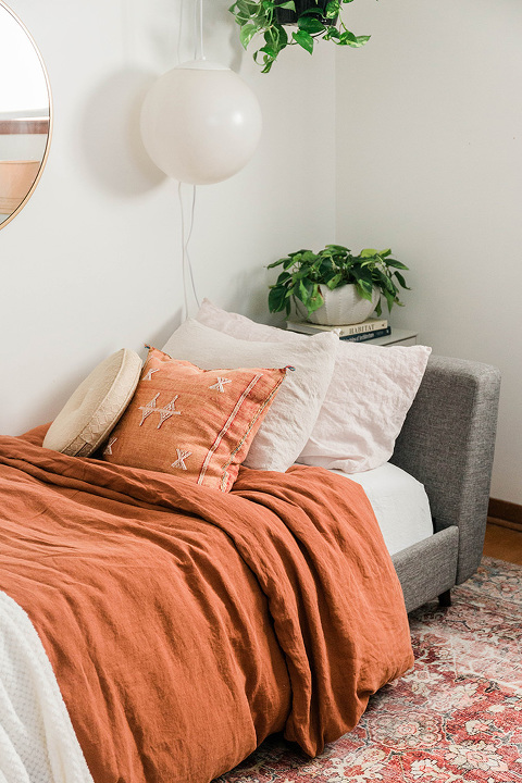 2 Different Ways To Style A Daybed