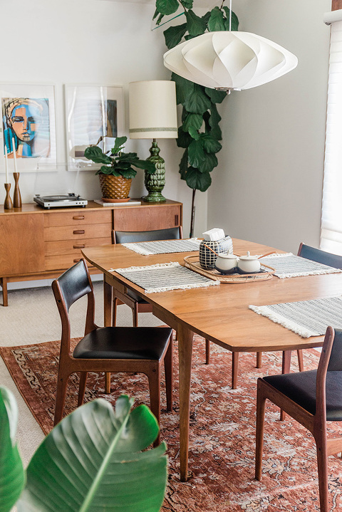 Mid-century dining room décor