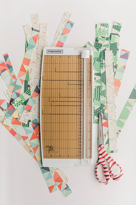 DIY Twisted Paper Christmas Ornaments | dreamgreendiy.com + @joann #ad #HandmadewithJOANN