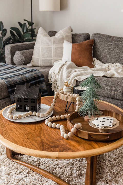 How To Style A Holiday Coffee Table (Plus Access To My Holiday Archives With @Planoly!) | dreamgreendiy.com #JoyThrough #ad