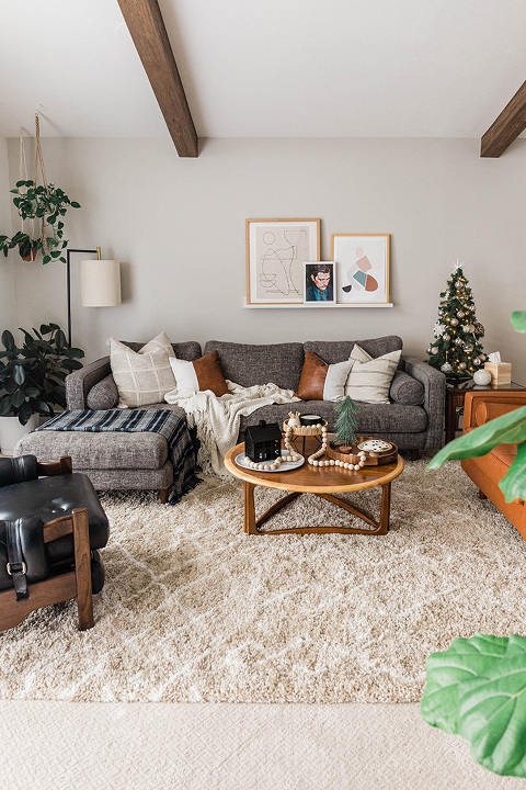 How To Style A Holiday Coffee Table (Plus Access To My Holiday Archives With @Planoly!) | dreamgreendiy.com #JoyThrough #ad