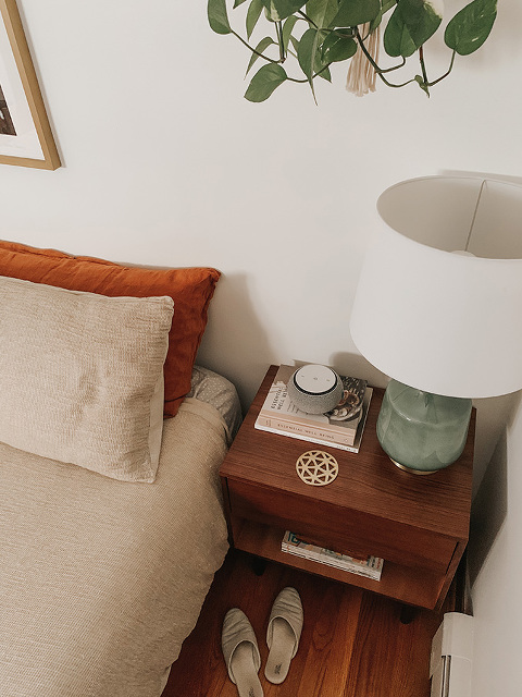 How To Style A Bedroom Nightstand | dreamgreendiy.com + @inmod #ad