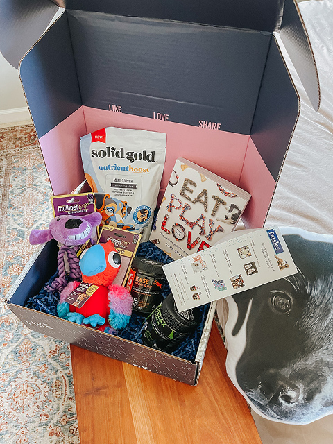 Pet Lovers Gift Ideas (And A Giveaway!) | FEATURING: @petsies @hardiegrant @larashannon @multipet265 @SolidGoldPets #BestForPetsBBxx #ad #Petsies #petgifts #grufflove #eatplaylove #multipet #dog #Instadog #Pets #dogtoy #dogsofinstagram #SolidGoldPet