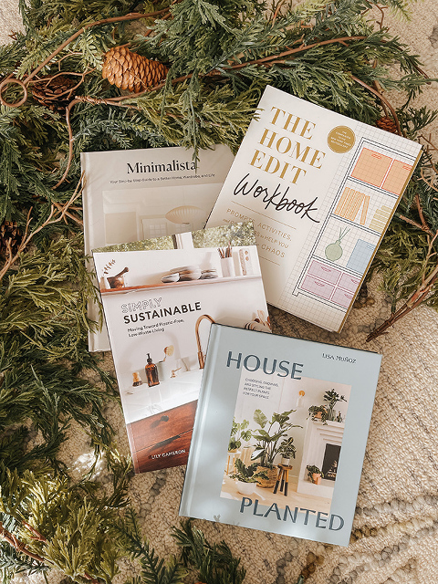 Holiday Gift Guide For The Book Worm | | dreamgreendiy.com + @penguinrandom #gifted