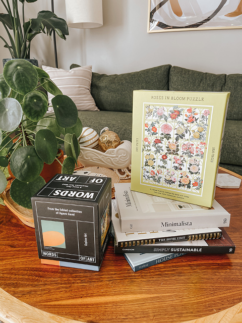 Holiday Gift Guide For The Book Worm | | dreamgreendiy.com + @penguinrandom #gifted