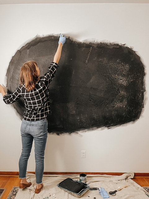 DIY photo wall with your own magnetic paint 