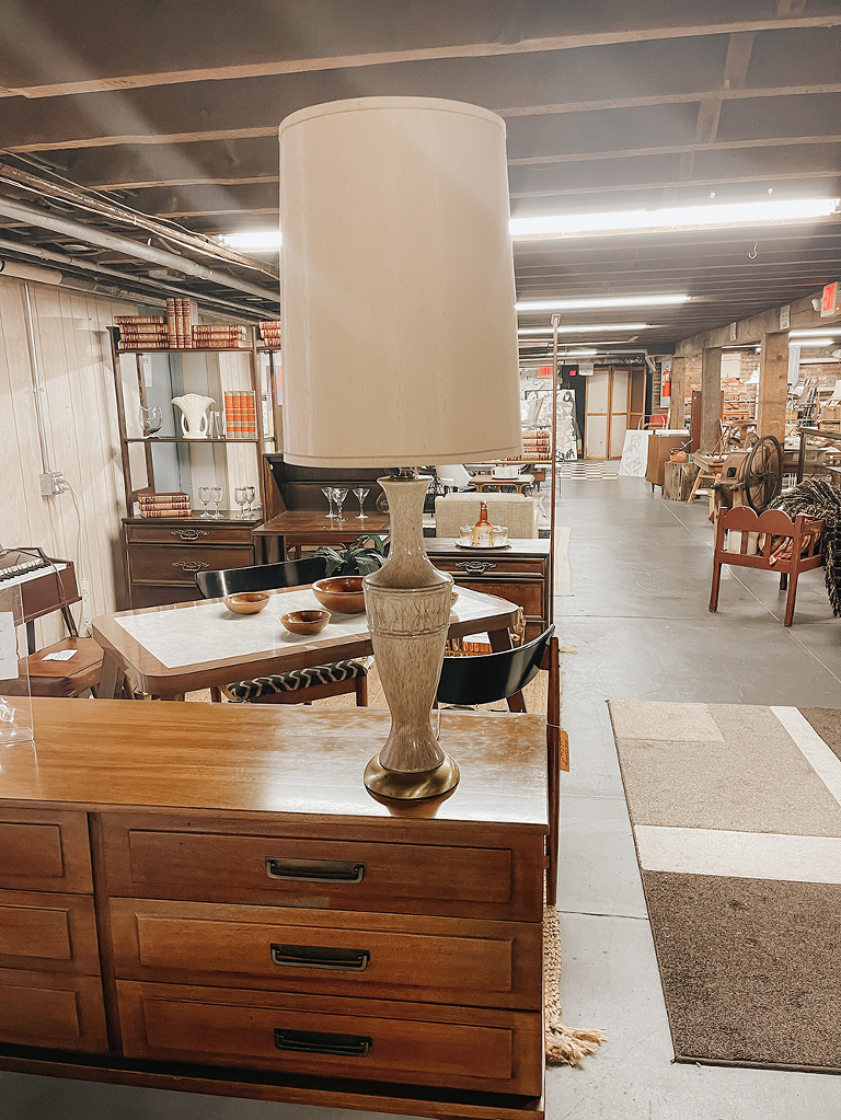 Secondhand Mid-Century Furniture and Décor